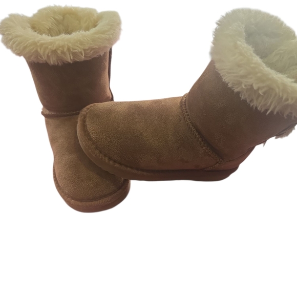 Cozy Brown Boots with Cream Fur Lining - Picture 4 of 4